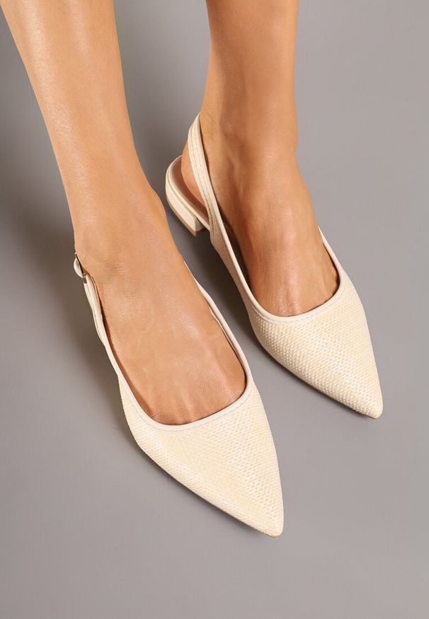 Renee - Beżowe Sandały Typu Slingback z Plecionki z Rafii Neolavia. Okazja: na co dzień. Nosek buta: szpiczasty. Zapięcie: sprzączka. Kolor: beżowy. Sezon: lato. Obcas: na płaskiej podeszwie. Styl: elegancki, casual