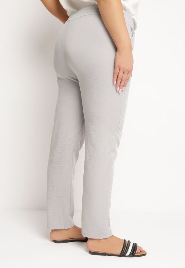 Born2be - Szare Spodnie Materiałowe z Gumką w Pasie i Troczkiem z Kieszeniami Hevissa. Okazja: na co dzień, na spotkanie biznesowe. Kolor: szary. Materiał: materiał. Styl: biznesowy, elegancki, casual
