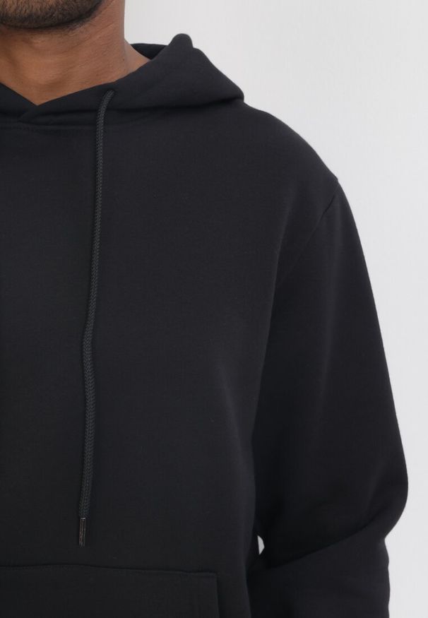 Born2be - Czarna Bluza z Kapturem Erime. Typ kołnierza: kaptur. Kolor: czarny. Materiał: polar. Długość: długie. Sezon: zima, jesień. Styl: klasyczny
