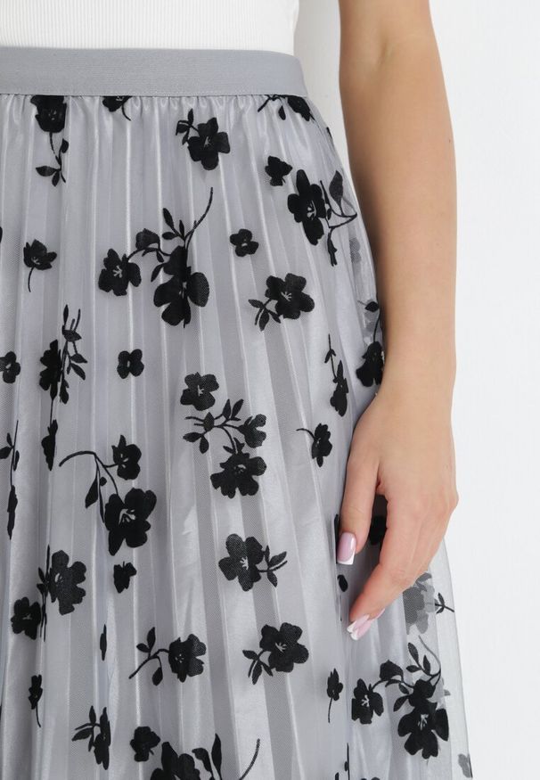 Born2be - Szara Tiulowa Spódnica z Welurowym Wzorem w Kwiaty i Gumką w Pasie Iyosi. Kolor: szary. Materiał: welur, tiul. Wzór: kwiaty
