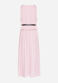 Born2be - Różowa Sukienka Bez Rękawów z Plisami i Paskiem z Klamrą Iffale. Okazja: na co dzień, na spacer. Kolor: różowy. Długość rękawa: bez rękawów. Styl: klasyczny, casual #4