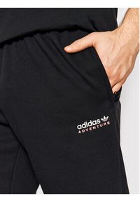 Adidas - adidas Spodnie dresowe Adventure HF4771 Czarny Regular Fit. Kolor: czarny. Materiał: bawełna, dresówka #5
