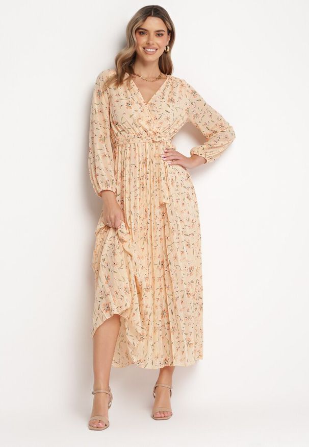 Born2be - Jasnopomarańczowa Sukienka Maxi z Gumką w Talii i Plisowanym Dółem Danora. Typ kołnierza: dekolt kopertowy. Kolor: pomarańczowy. Długość rękawa: długi rękaw. Typ sukienki: kopertowe. Długość: maxi