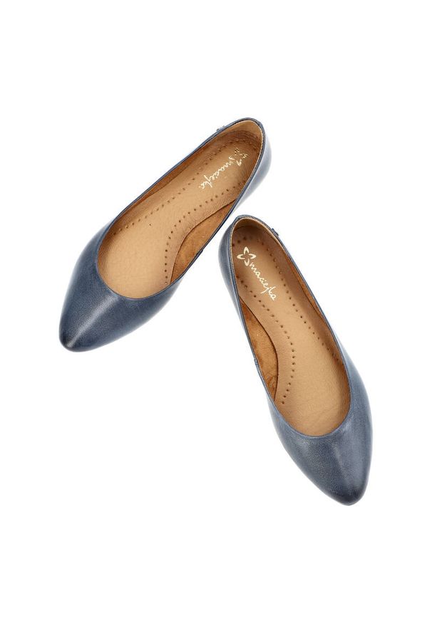 Granatowe Baleriny Maciejka Wygodne Obuwie Damskie. Okazja: do pracy, na co dzień. Kolor: niebieski. Materiał: skóra. Wzór: gładki. Obcas: na obcasie. Styl: elegancki, casual, klasyczny. Wysokość obcasa: niski
