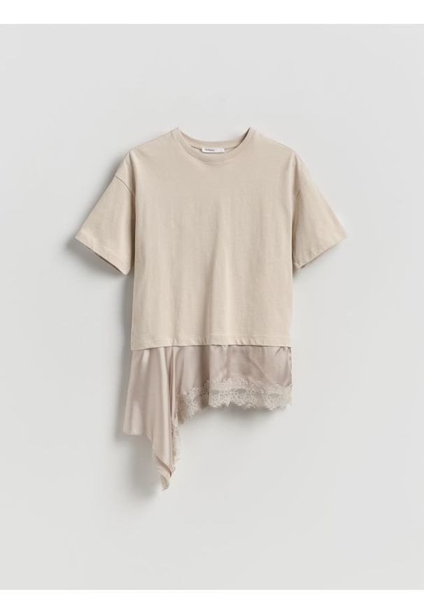 Reserved - Asymetryczny t-shirt - kremowy. Kolor: kremowy. Materiał: dzianina, bawełna
