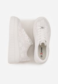 Born2be - Białe Sneakersy na Grubej Podeszwie Zdobione Koronką i Brokatem Relfi. Okazja: na spacer, na co dzień. Kolor: biały. Materiał: koronka. Wzór: aplikacja, koronka. Sport: turystyka piesza #2