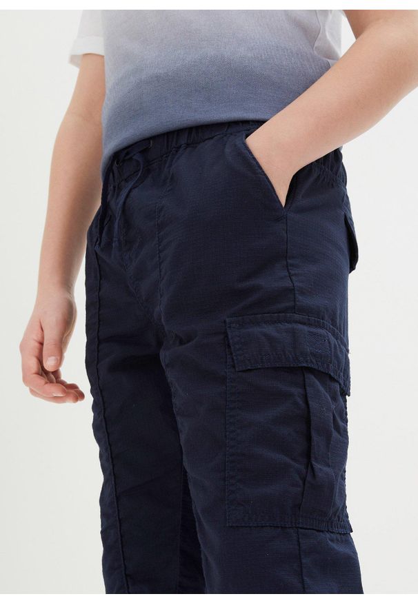 bonprix - Bermudy bojówki z gumką w talii, z czystej bawełny, regular fit. Kolor: niebieski. Materiał: bawełna