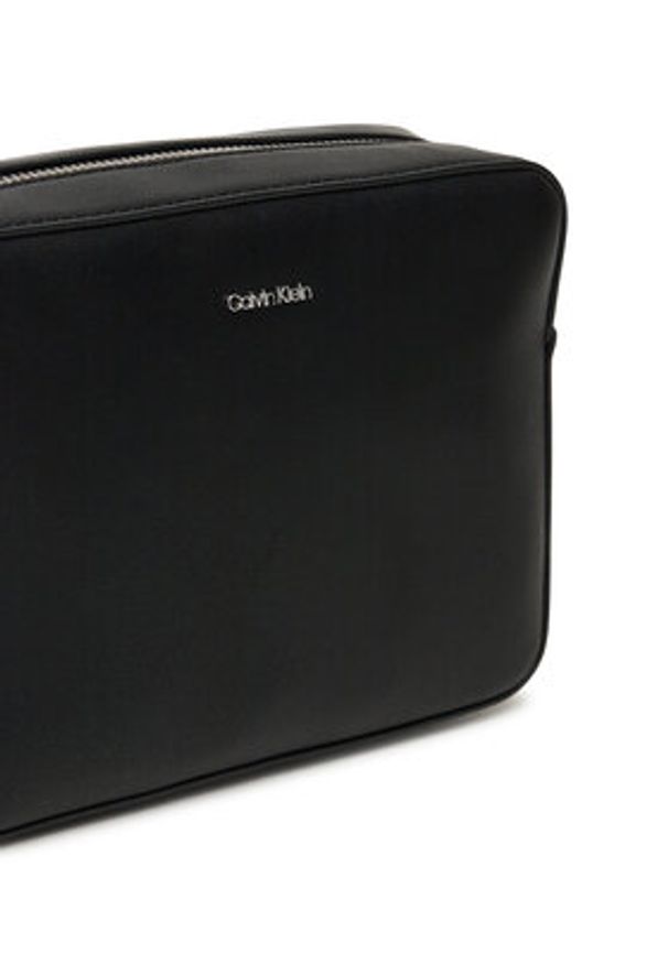 Calvin Klein Torebka Ck Must Small Camera Bag LV04F3097G Czarny. Kolor: czarny. Materiał: skórzane