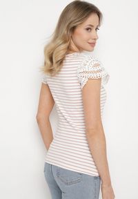 Born2be - Różowo-Biały Bawełniany T-shirt z Prążkowanego Materiału z Koronkowym Dekoltem i Rękawkami Hyacintia. Kolor: różowy. Materiał: materiał, bawełna, prążkowany, koronka. Długość rękawa: krótki rękaw. Sezon: lato #2