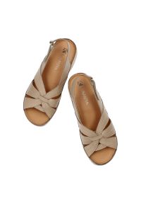 Beżowe Sandały Kampa Wygodne Skórzane Buty Na Lato. Okazja: na co dzień. Zapięcie: rzepy. Kolor: beżowy. Materiał: skóra. Wzór: paski. Sezon: lato. Styl: casual, wakacyjny #3