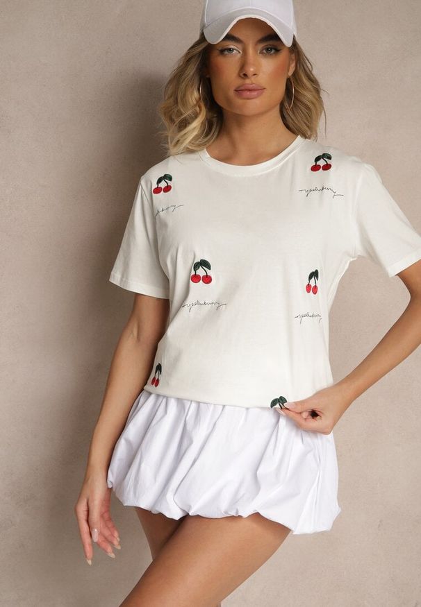 Renee - Biały T-shirt z Bawełny z Haftowanymi Detalami w Wiśnie Nevianeva. Okazja: na co dzień, do pracy. Kolor: biały. Materiał: bawełna. Wzór: haft. Styl: elegancki, casual