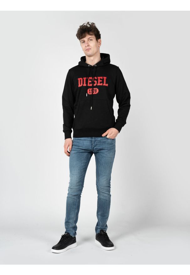 Diesel Bluza "S-Ginn" | A03826-0HAYT-9XX | Mężczyzna | Czarny. Okazja: na co dzień. Kolor: czarny. Materiał: poliester, bawełna. Wzór: nadruk. Sezon: lato. Styl: sportowy, casual, vintage, elegancki