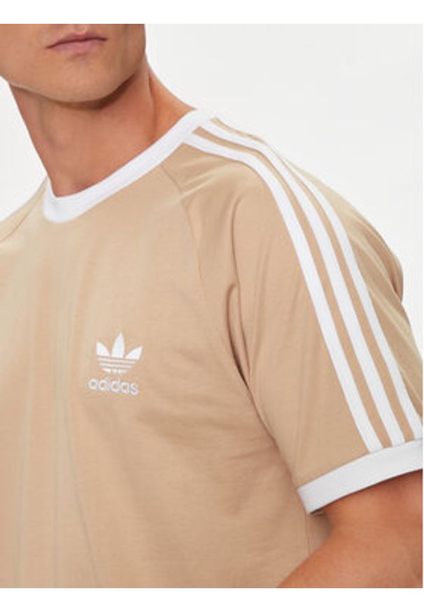 Adidas - adidas T-Shirt adicolor Classics 3-Stripes IZ2366 Beżowy Slim Fit. Kolor: beżowy. Materiał: bawełna
