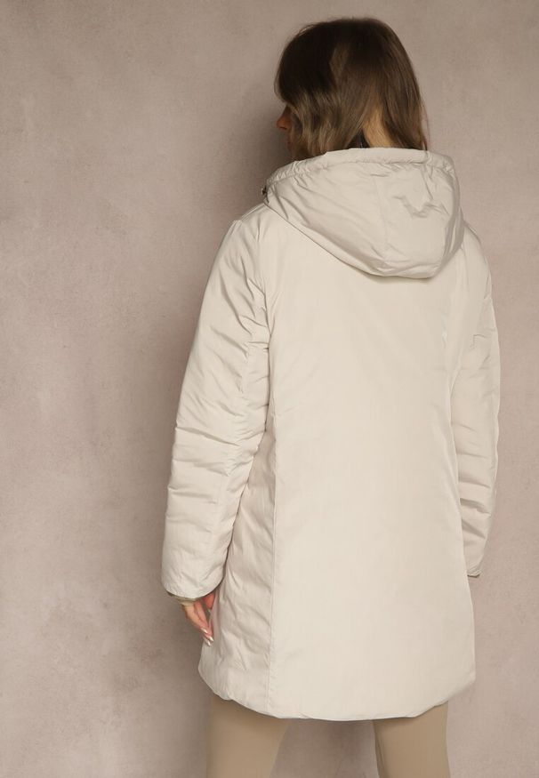 Renee - Jasnobeżowa Dwustronna Kurtka z Kapturem i Pikowanymi Przeszyciami Alirrise. Okazja: na spacer. Typ kołnierza: kaptur. Kolor: beżowy. Materiał: jeans. Wzór: gładki