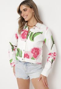 Born2be - Jasnobeżowa Bawełniana Kurtka Jeansowa ze Wzorem w Kwiaty Adireda. Okazja: na co dzień. Kolor: beżowy. Materiał: jeans, bawełna. Wzór: kwiaty. Sezon: wiosna. Styl: wizytowy, casual