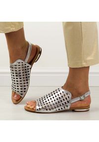Srebrne płaskie sandały damskie Vinceza 17150. Kolor: srebrny. Materiał: skóra #1
