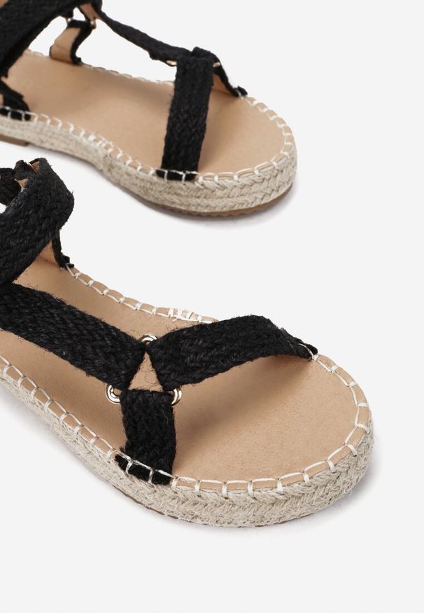 Born2be - Czarne Sandały Kassiche. Nosek buta: okrągły. Zapięcie: rzepy. Kolor: czarny. Wzór: gładki. Obcas: na platformie. Styl: boho