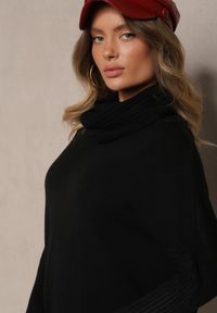 Renee - Czarny Golf z Kieszeniami z Dzianiny z Wiskozą Lannorella. Okazja: na co dzień. Typ kołnierza: golf. Kolor: czarny. Materiał: dzianina, wiskoza. Długość rękawa: długi rękaw. Długość: długie. Wzór: aplikacja. Styl: casual #4