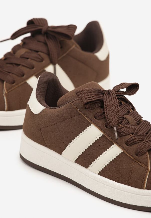 Renee - Brązowe Sneakersy Ozdobione Paskami Dolirenna. Okazja: na co dzień. Zapięcie: pasek. Kolor: brązowy. Materiał: jeans. Wzór: aplikacja