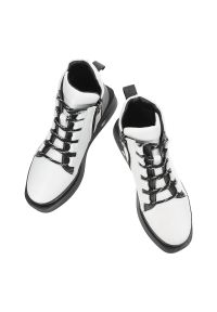 Białe Botki Artiker Modne Obuwie Damskie. Okazja: na co dzień. Kolor: biały. Materiał: materiał. Obcas: na obcasie. Styl: klasyczny, casual, elegancki. Wysokość obcasa: średni #3