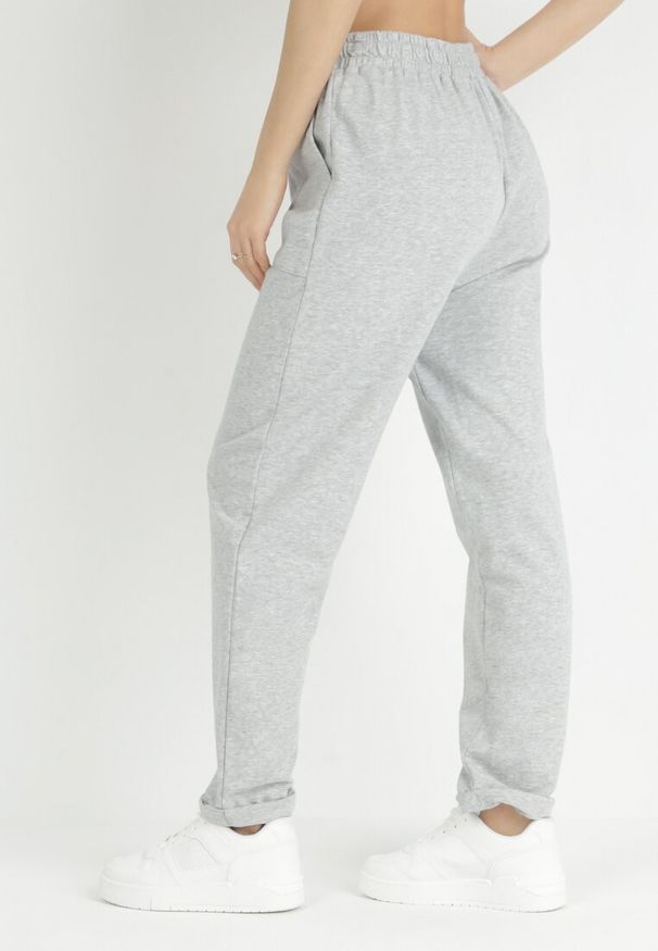 Born2be - Jasnoszare Spodnie Dresowe Lyvyre. Okazja: na co dzień. Kolor: szary. Materiał: dresówka. Długość: długie. Styl: casual