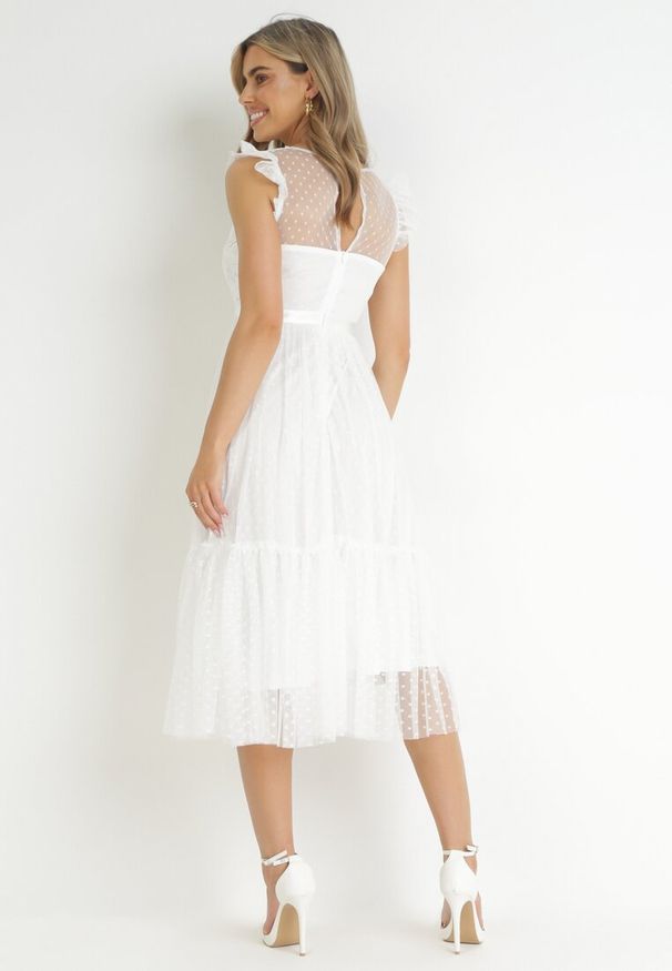 Born2be - Biała Koktajlowa Sukienka z Koronkową Górą i Tiulowym Dołem Sleda. Kolor: biały. Materiał: tiul, koronka. Styl: wizytowy