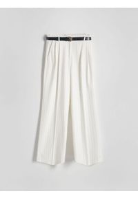 Reserved - Spodnie w prążek - biały. Kolor: biały. Materiał: tkanina, wiskoza. Wzór: prążki