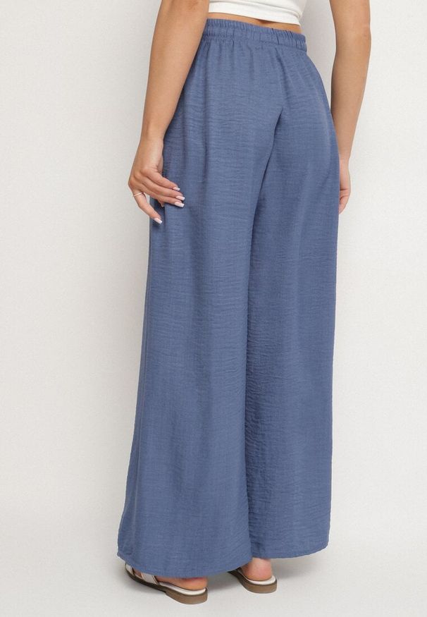 Born2be - Granatowe Szerokie Spodnie z Bawełny Ozdobione Wiązaniem Evipolli. Okazja: na co dzień. Kolor: niebieski. Materiał: bawełna. Wzór: aplikacja. Styl: casual, klasyczny