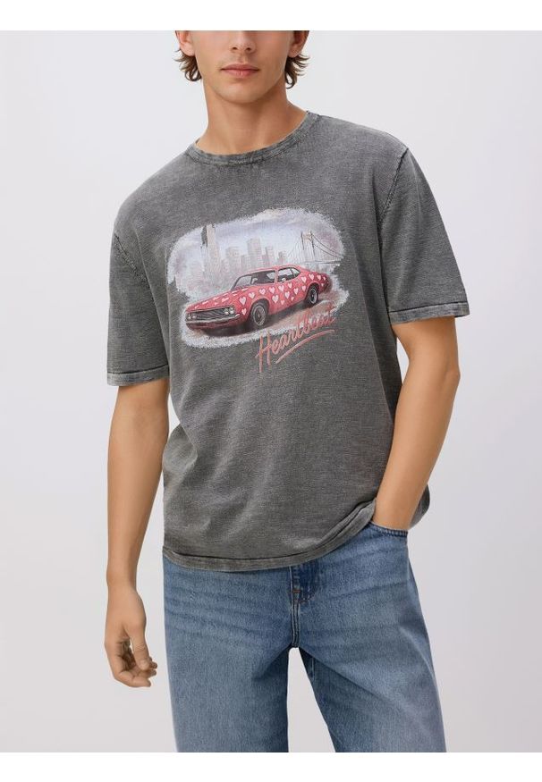 Reserved - T-shirt z nadrukiem - ciemnoszary. Kolor: szary. Materiał: dzianina, bawełna. Wzór: nadruk