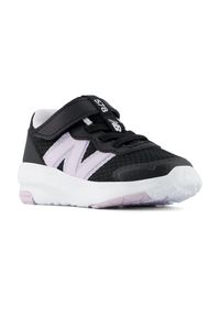 Buty niemowlęce New Balance I5786F1 – czarne. Kolor: czarny. Materiał: guma, syntetyk, materiał. Szerokość cholewki: normalna. Sport: bieganie #3