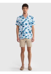 Big-Star - Koszula męska z motywem hawajskim Hawaniso 401. Okazja: na plażę. Typ kołnierza: kolnierz wykładany. Kolor: niebieski. Materiał: tkanina, wiskoza. Wzór: nadruk. Sezon: lato. Styl: wakacyjny #2