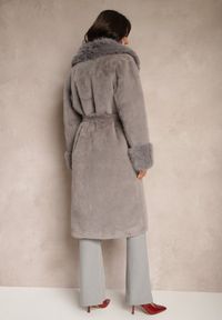 Renee - Szary Futrzany Płaszcz z Wiązanym Paskiem Ozdobnym Kołnierzem i Mankietami Viaressa. Okazja: na co dzień. Kolor: szary. Materiał: futro. Długość rękawa: długi rękaw. Długość: długie. Styl: casual, rockowy, elegancki #3