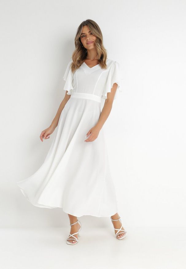 Born2be - Biała Rozkloszowana Sukienka Zdobiona Falbanami Emilienne. Okazja: na randkę, na spacer. Kolor: biały. Materiał: tkanina, jeans. Wzór: jednolity, aplikacja, gładki. Typ sukienki: rozkloszowane. Styl: wizytowy, klasyczny, elegancki. Długość: maxi