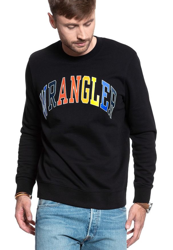 Wrangler - MĘSKA BLUZA WRANGLER LOGO SWEAT BLACK W6B6HY100 112130691. Wzór: nadruk