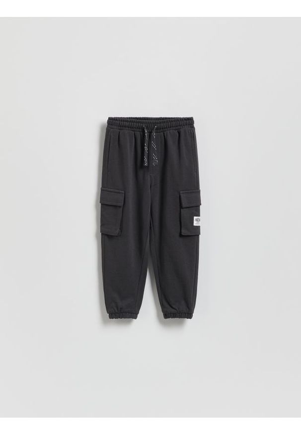Reserved - Bawełniane joggery cargo - ciemnoszary. Kolor: szary. Materiał: bawełna
