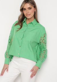 Born2be - Zielona Koszula Oversize z Ażurowym Wzorem na Rękawach Vadena. Okazja: na co dzień. Kolor: zielony. Materiał: jeans. Długość rękawa: długi rękaw. Długość: długie. Wzór: ażurowy. Styl: elegancki, casual