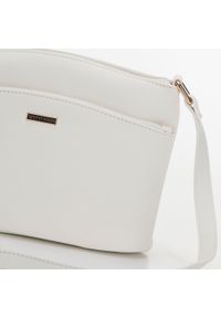 Wittchen - Damska torebka crossbody z kieszenią z przodu biała. Kolor: biały. Wzór: kwiaty. Materiał: skórzane. Styl: elegancki, retro #3