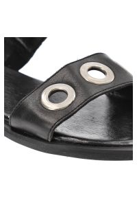 CheBello - Czarne Sandały Chebello Damskie Stylowe Obuwie. Zapięcie: pasek. Kolor: czarny. Materiał: jeans, skóra. Wzór: paski, aplikacja. Sezon: lato. Obcas: na płaskiej podeszwie. Styl: elegancki #3