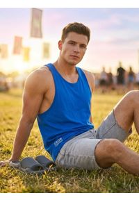 Sinsay - Bawełniany tank top sportowy z napisem - niebieski. Kolor: niebieski. Materiał: bawełna. Wzór: napisy. Styl: sportowy #1