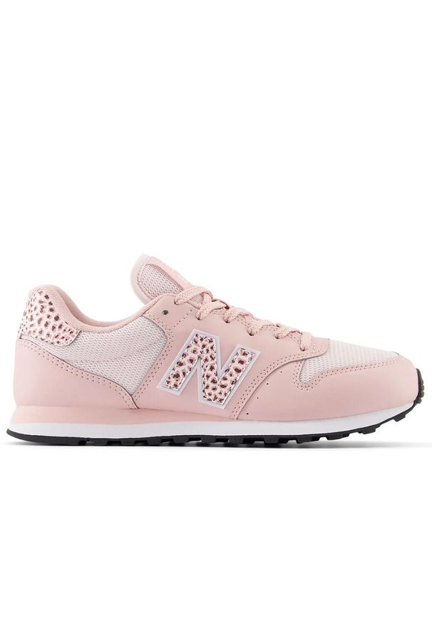 Buty New Balance GW500SE2 - różowe. Okazja: na co dzień. Zapięcie: sznurówki. Kolor: różowy. Materiał: syntetyk, materiał. Szerokość cholewki: normalna