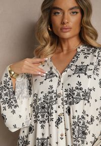 Renee - Czarna Sukienka z Wiskozy Ozdobiona Geometrycznym Motywem Filionea. Okazja: na co dzień. Kolor: czarny. Materiał: wiskoza. Wzór: geometria, aplikacja. Styl: casual