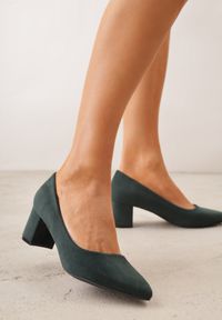 Born2be - Zielone Klasyczne Czółenka na Obcasie Katrie. Kolor: zielony. Wzór: jednolity, gładki. Obcas: na obcasie. Styl: klasyczny. Wysokość obcasa: średni #6