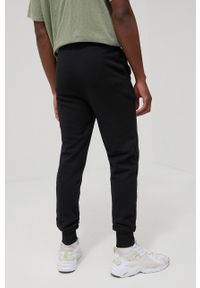 Napapijri spodnie męskie kolor czarny z nadrukiem. Kolor: czarny. Wzór: nadruk