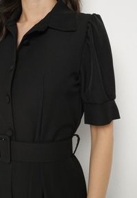 Born2be - Czarny Taliowany Kombinezon z Ozdobną Klamrą Filateia. Kolor: czarny. Styl: elegancki #7