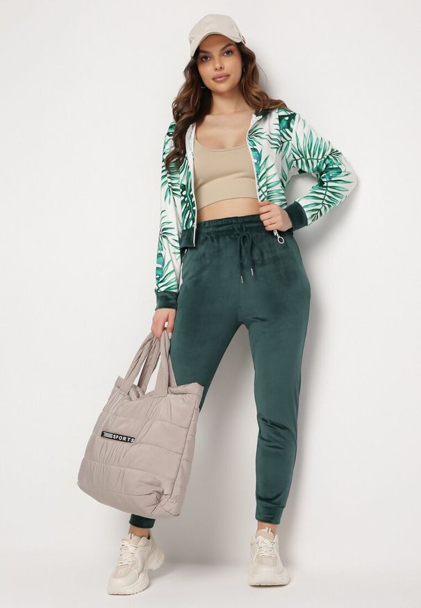 Born2be - Ciemnozielony Komplet Dresowy z Weluru Bluza z Kapturem z Ozdobnym Wzorem i Spodnie Grouvia. Kolor: zielony. Materiał: dresówka, welur