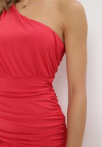 Born2be - Czerwona Marszczona Sukienka Mini na Jedno Ramię Padella. Okazja: na wesele, na ślub cywilny, na imprezę. Kolor: czerwony. Materiał: wiskoza, materiał. Typ sukienki: asymetryczne, dopasowane. Styl: klasyczny. Długość: mini #5