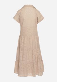 Born2be - Beżowa Bawełniana Sukienka o Ażurowym Wykończeniu z Krótkim Rękawem Zapinana na Guziki Kataria. Okazja: na co dzień. Typ kołnierza: dekolt w serek. Kolor: beżowy. Materiał: bawełna. Długość rękawa: krótki rękaw. Wzór: ażurowy. Typ sukienki: proste. Styl: klasyczny, casual #5