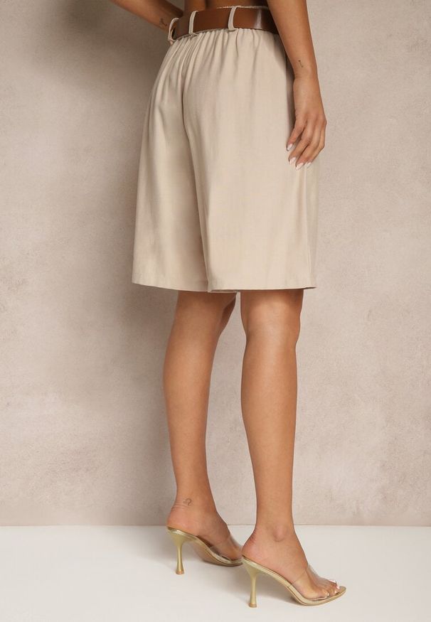 Renee - Beżowe Szorty z Wiskozą w Eleganckim Stylu z Paskiem z Klamrą Aravene. Okazja: na co dzień. Stan: podwyższony. Kolor: beżowy. Materiał: wiskoza. Styl: elegancki