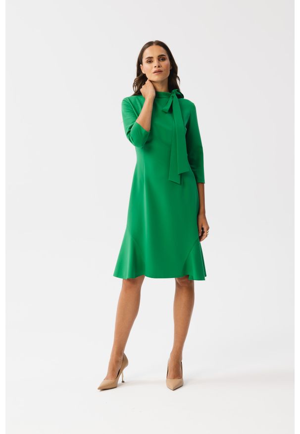 MOE - Zielona Sukienka z Wiązaniem przy Szyi. Kolor: zielony. Materiał: wiskoza, poliester, elastan