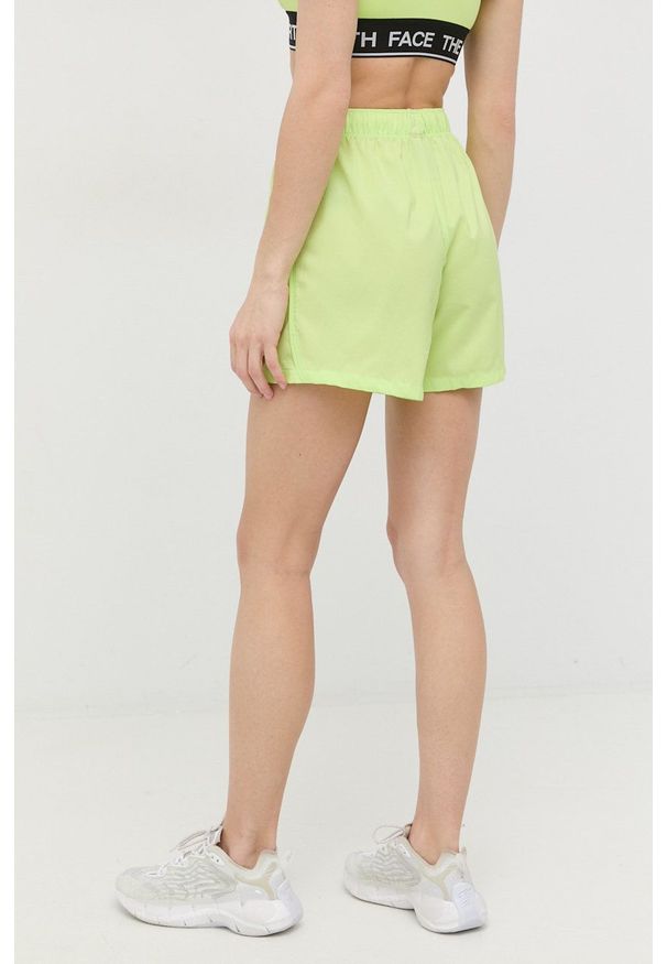 The North Face szorty sportowe Freedom damskie kolor zielony gładkie high waist. Stan: podwyższony. Kolor: zielony. Materiał: materiał. Wzór: gładki. Styl: sportowy